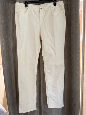 NWT Liz Claiborne Classic Fit Skinny Corduroy Pants Size 16 Marshmallow Ivory